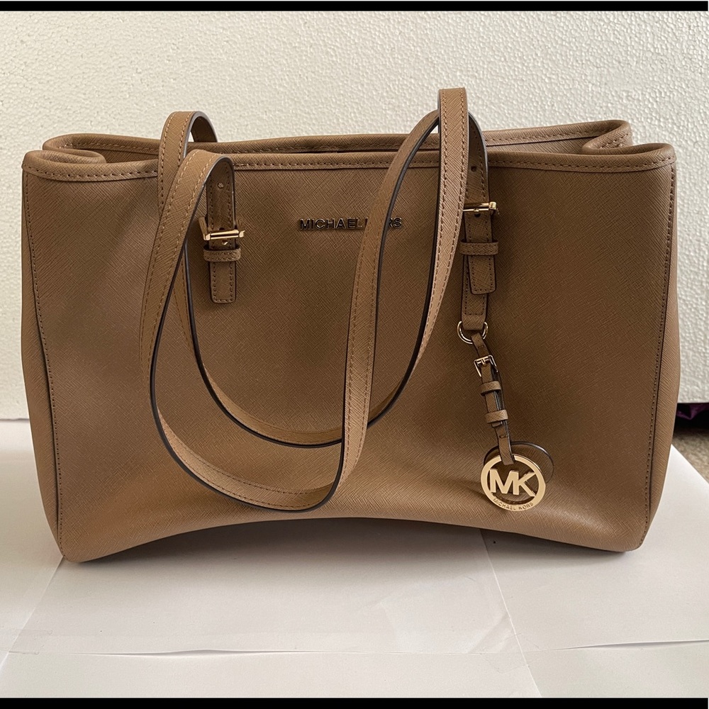 Michael Kors Hand/Shoulder bag in taupe